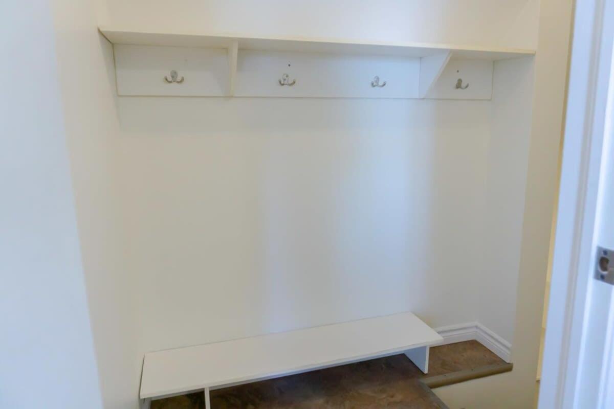 Amazing Location In Saint John 2 Bedroom Modern Parking New Eksteriør billede