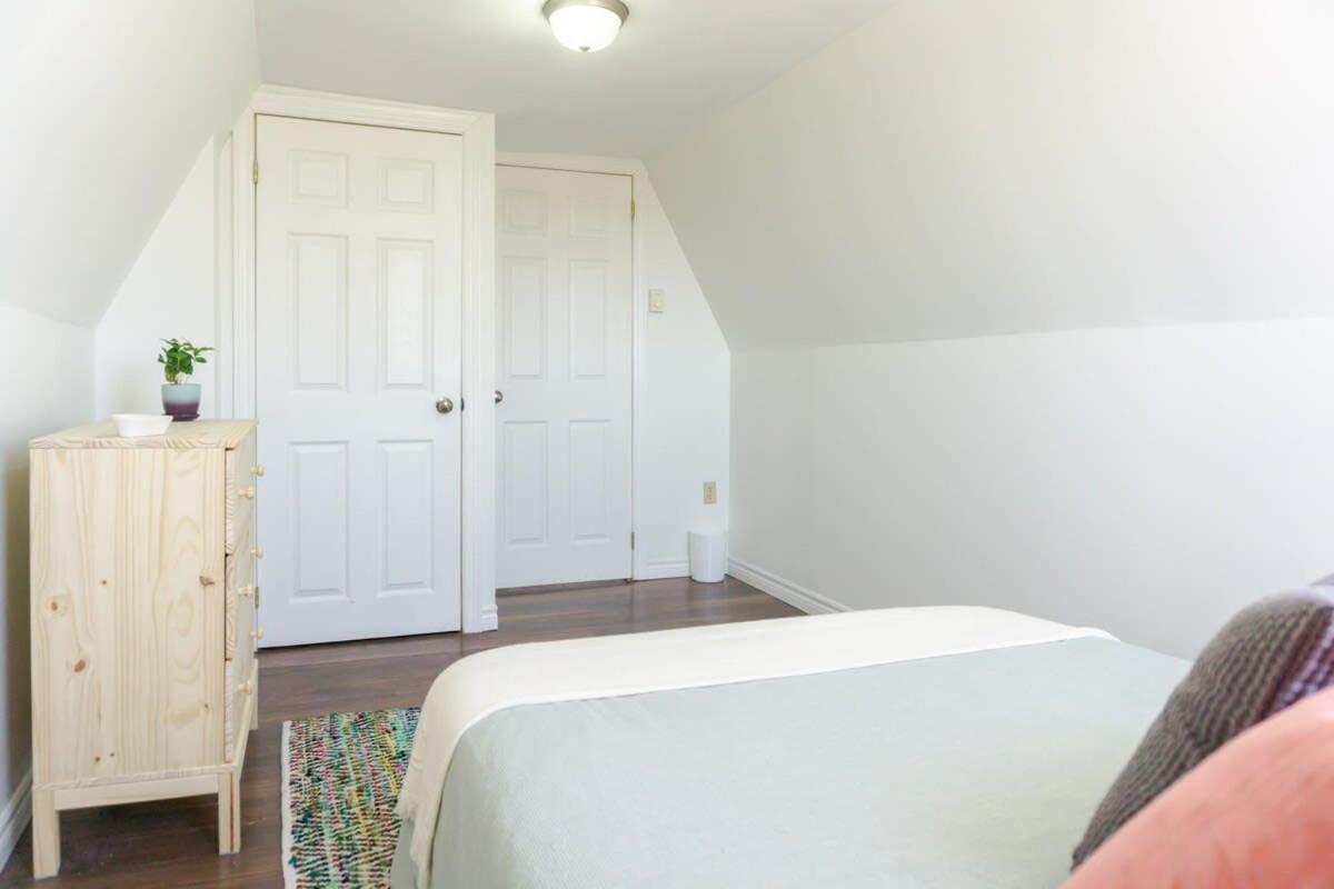 Amazing Location In Saint John 2 Bedroom Modern Parking New Eksteriør billede