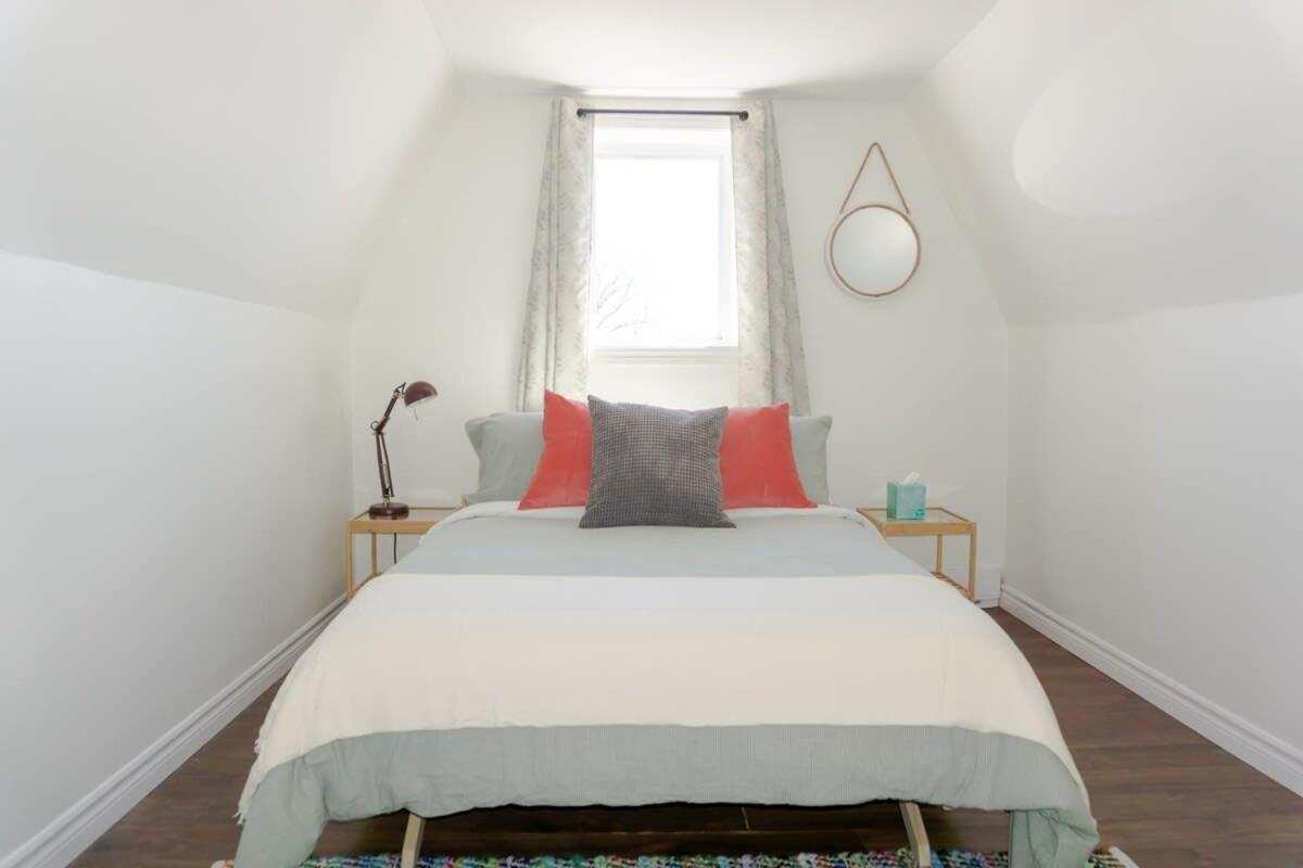 Amazing Location In Saint John 2 Bedroom Modern Parking New Eksteriør billede